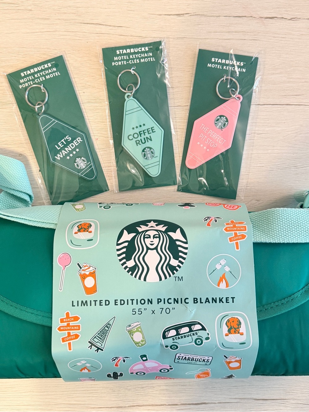 Starbucks Picnic Blanket and Keychains Set / Summer Edition